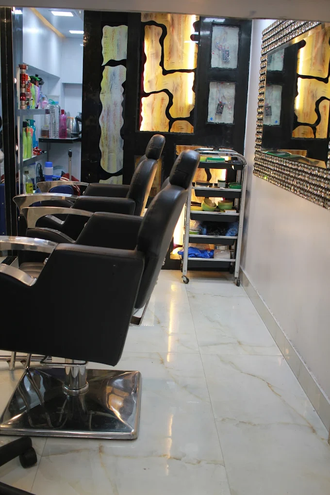  SHAAN KHAN HAIR DESIGNER
